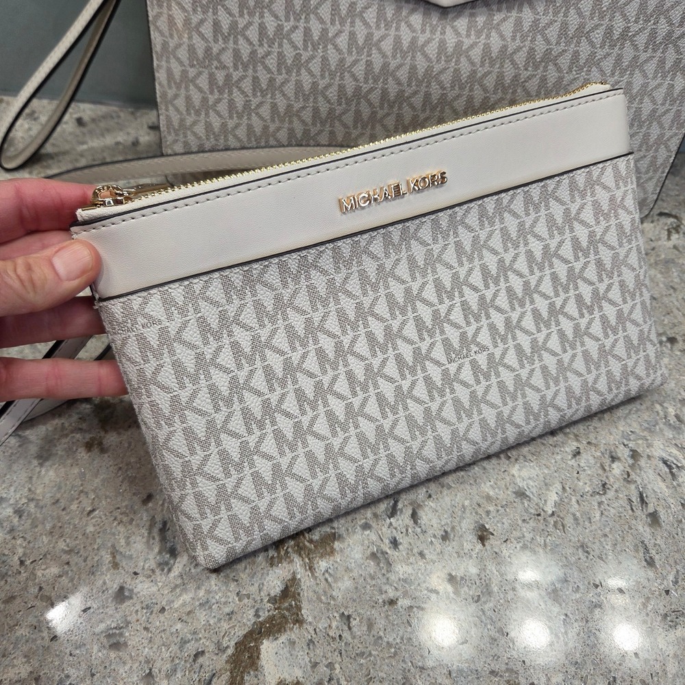 NWT Michael Kors 3-in-1 Crossbody Clutch Set Vanilla Monogram Gold Hardware - Picture 7 of 13